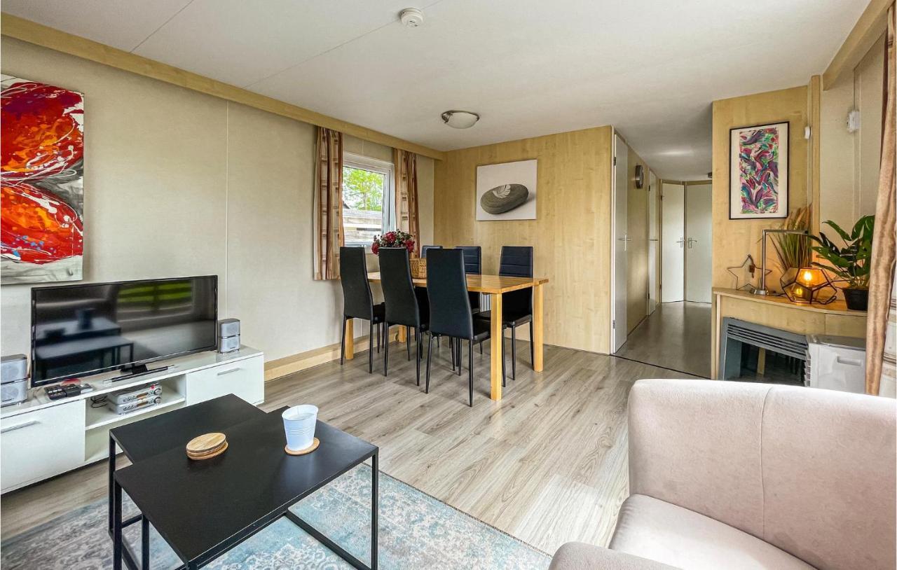 3 Bedroom Stunning Stacaravan In Tzummarum 외부 사진