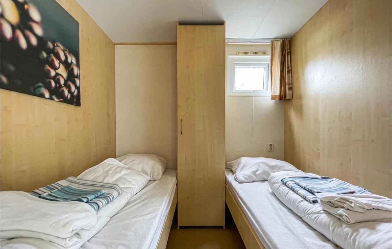 3 Bedroom Stunning Stacaravan In Tzummarum 외부 사진