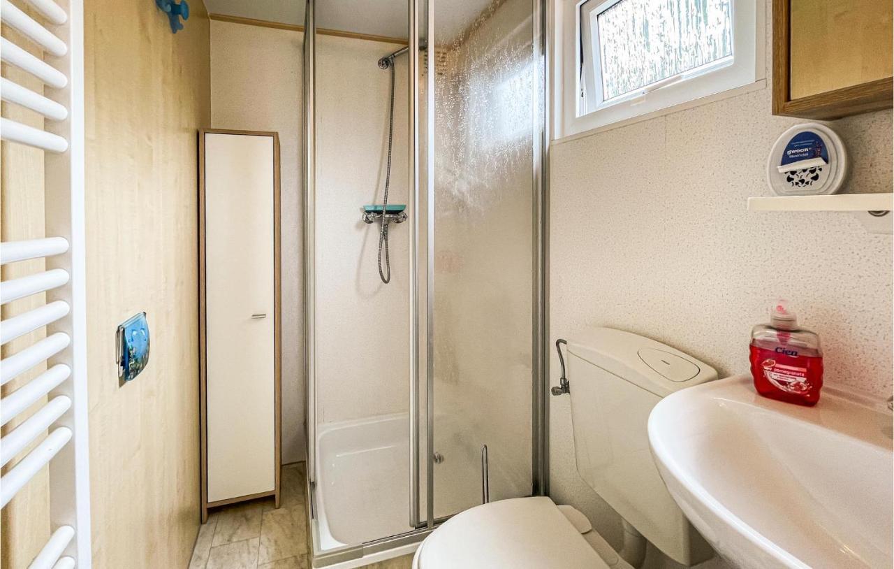 3 Bedroom Stunning Stacaravan In Tzummarum 외부 사진